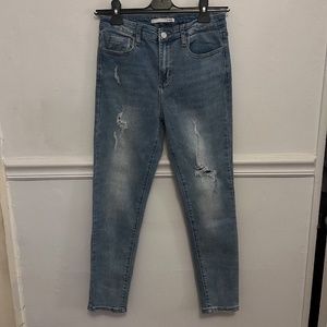 Distressed Skinny Jeans - Light Wash
